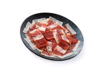 plato de jamón cortado